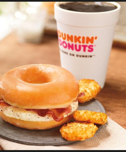 Le donut au bacon et oeufs de Dunkin' Donuts