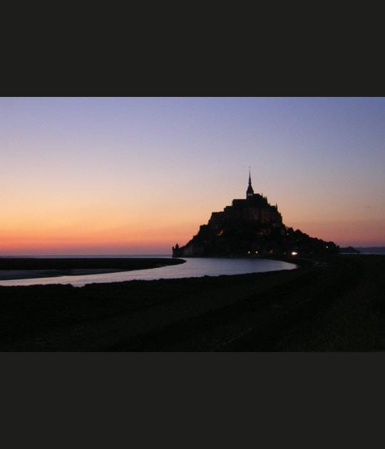 Le Mont Saint-Michel dans l'ombre