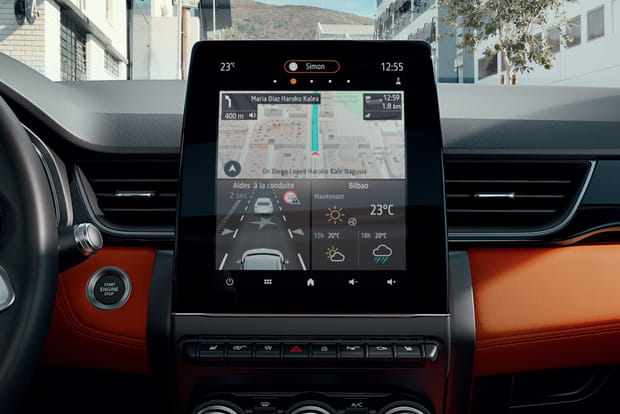 La grande tablette pratique de la Clio est sur le Captur