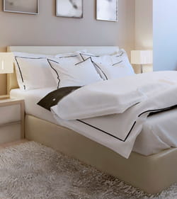 lit avec parure de draps