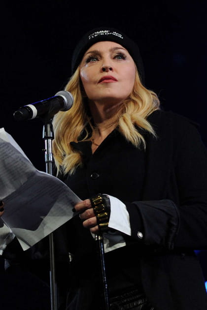 Madonna prend Luz dans ses bras apr&egrave;s Charlie Hebdo