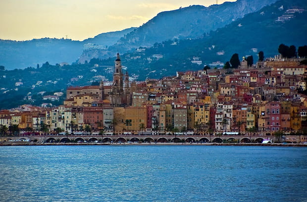 Menton, ville frontalière et son centre historique préservé