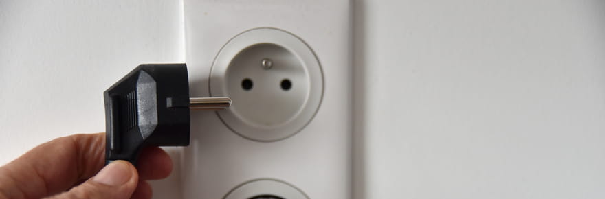 Faut-il toujours d&eacute;brancher ses appareils &eacute;lectriques&nbsp;? Mieux vaut changer ses habitudes apr&egrave;s cet avis d'&eacute;lectricien