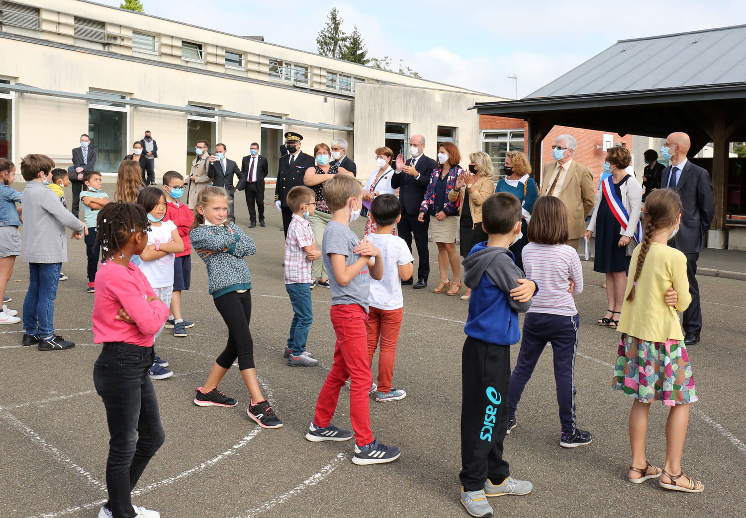 Ecole Et Covid 2 366 Classes Fermees Des Chiffres En Baisse