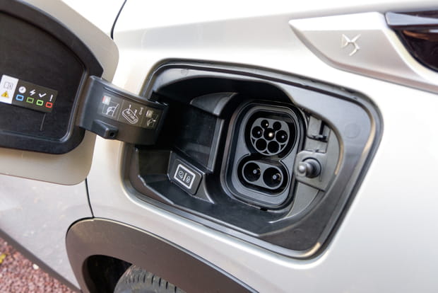 Combien de temps faut-il pour recharger le DS3 Crossback électrique ?