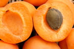 Des cas d'intoxications ont été signalés avec des abricots : voici ce qu'il faut surveiller et éviter