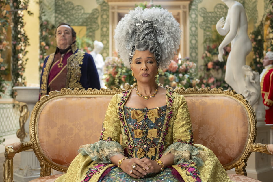 La reine va continuer de se m&ecirc;ler des romances des Bridgerton dans la saison 4