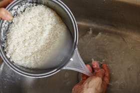 Pas que les pesticides&nbsp;: il faut toujours rincer le riz, il est contamin&eacute; &agrave; des substances nocives