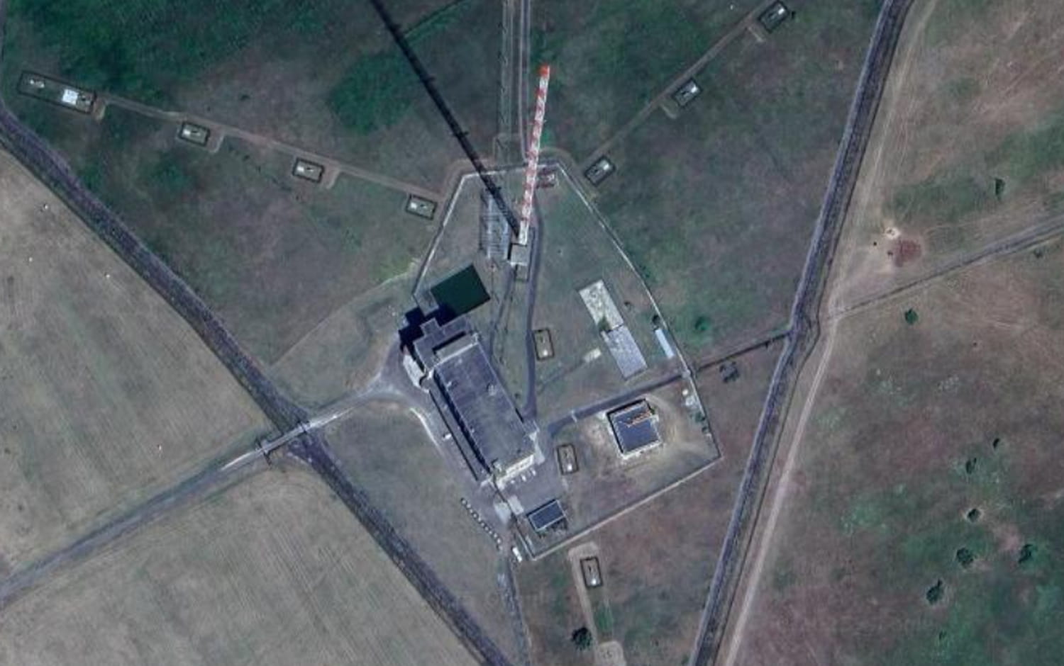 Changement d'heure : tout repose sur cette gigantesque antenne cachée au milieu de la France, elle est surveillée 24 heures sur 24