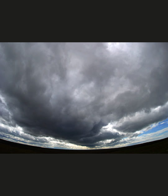 Ciel mena&ccedil;ant