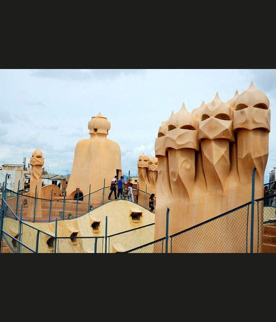 Les &eacute;tranges gardiens de la Casa Mila