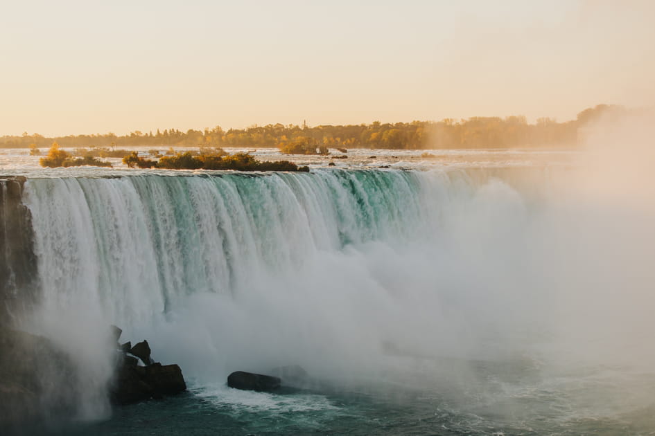 Voir une &eacute;clipse aux chutes du Niagara