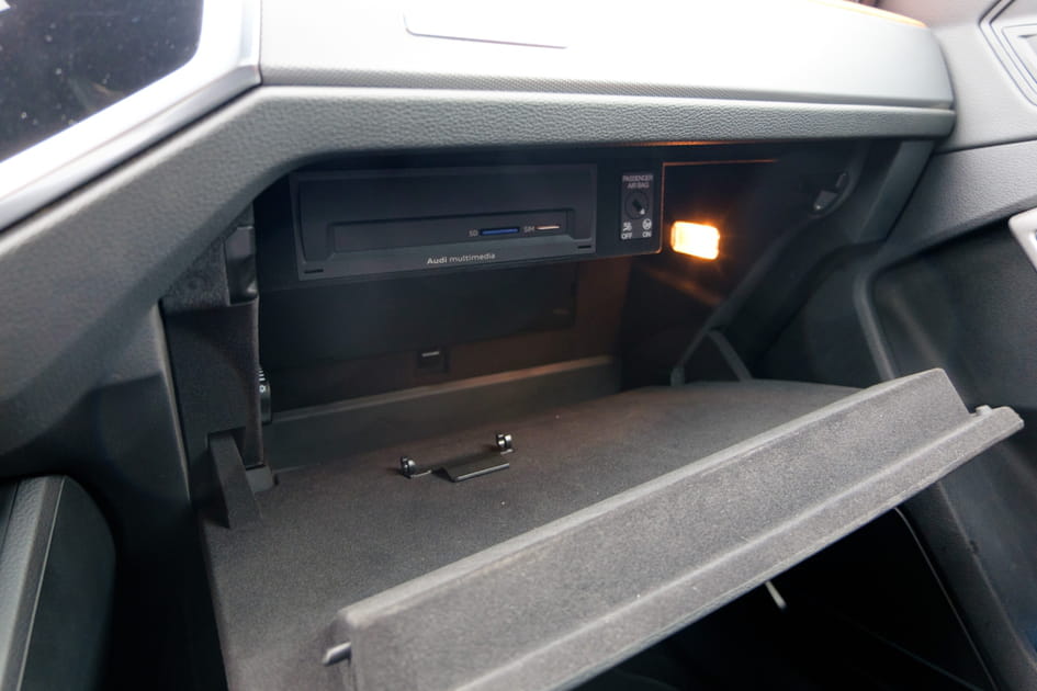 Des rangements &agrave; l'ergonomie moyenne &agrave; bord