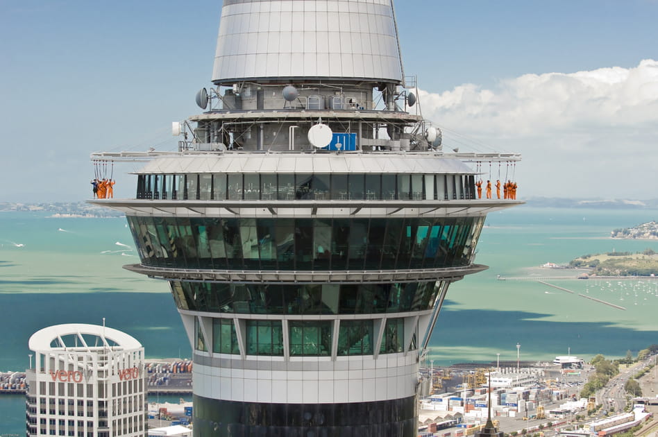 Une marche sur la Sky Tower &agrave; Auckland