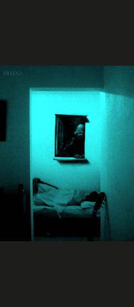 Un voyeur &agrave; travers la fen&ecirc;tre