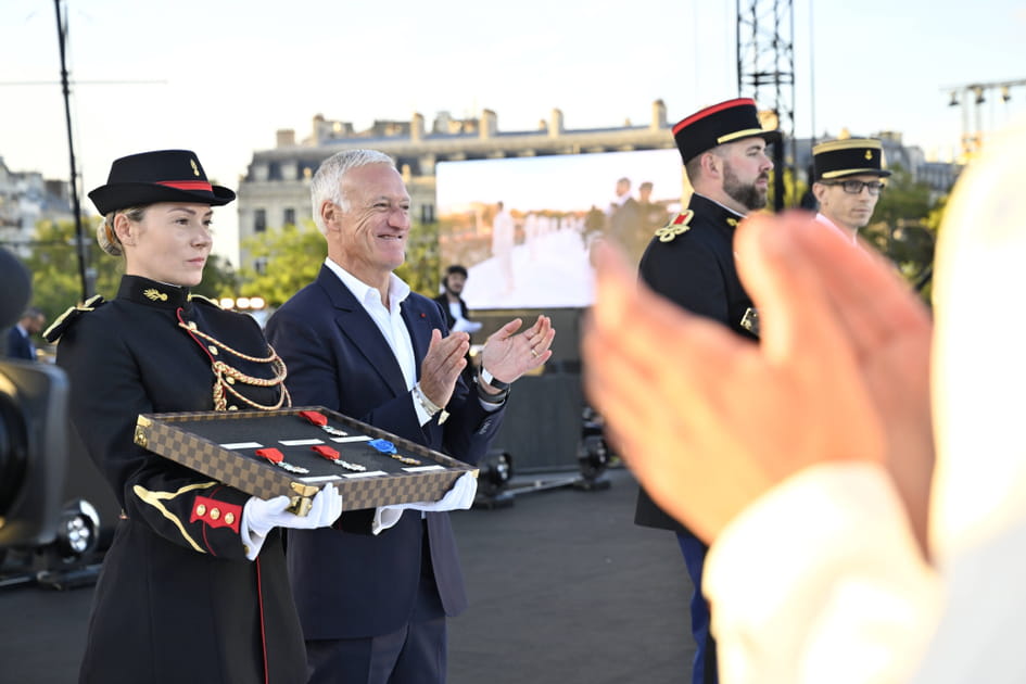 Didier Deschamps pour remettre les m&eacute;dailles