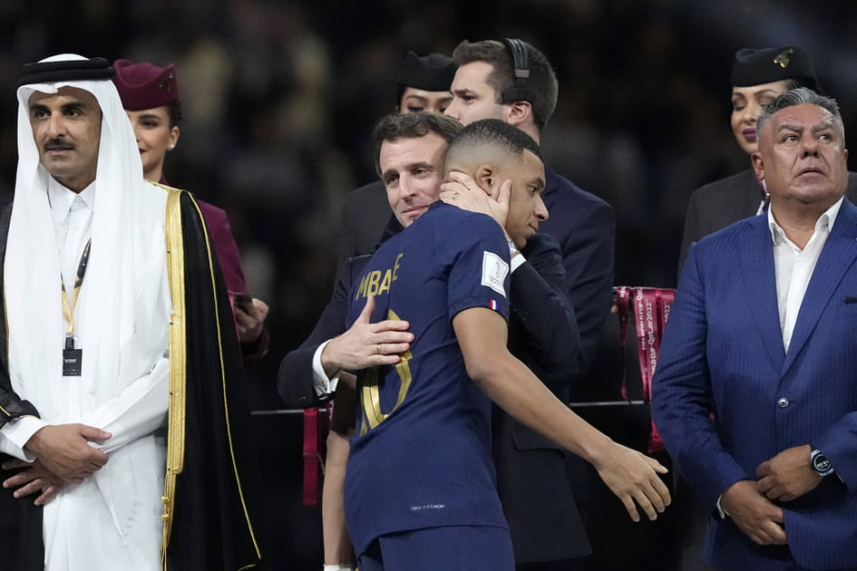 Mbapp&eacute; consol&eacute; par Macron