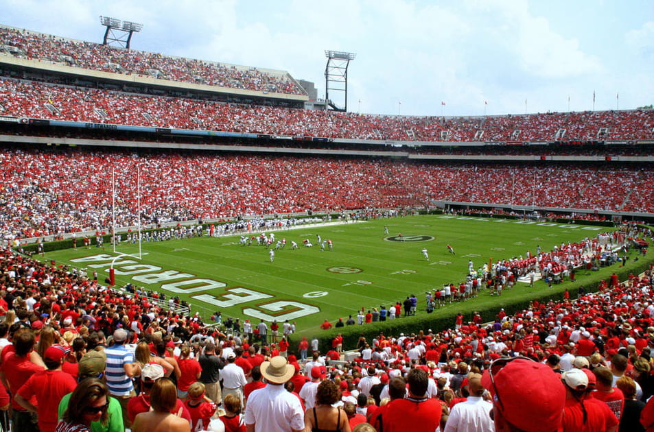 18e - Sanford Stadium &agrave; Athens (Etats-Unis)&nbsp;: 92&nbsp;746&nbsp;spectateurs