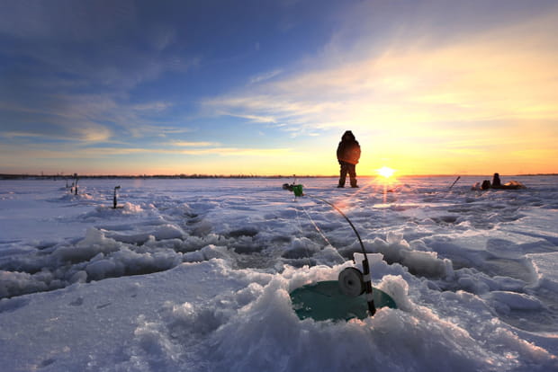 Pêcher sous la glace