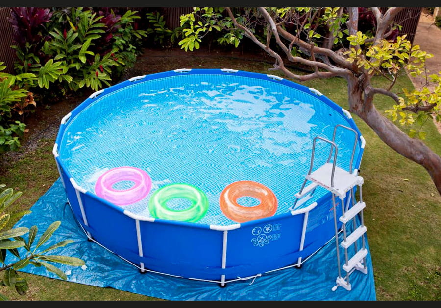Une piscine tubulaire