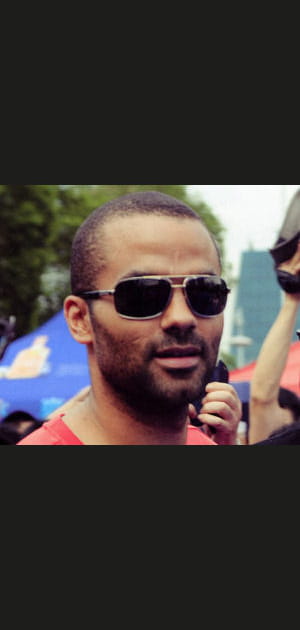 Tony Parker bless&eacute; dans une bagarre entre Chris Brown et Drake