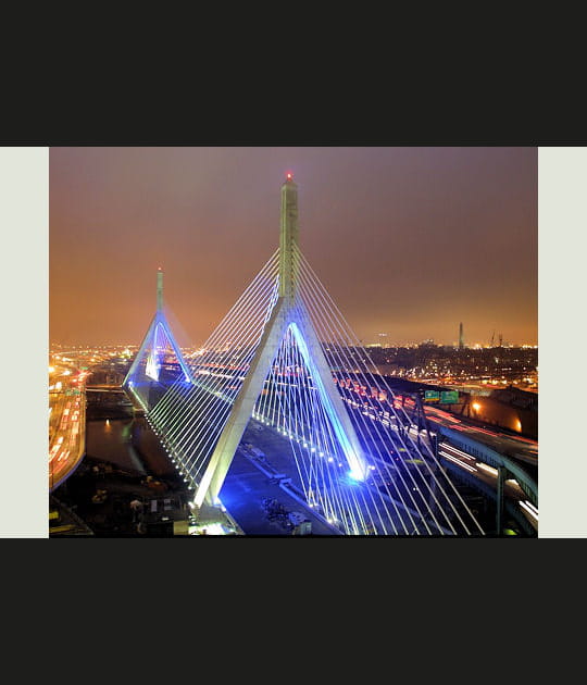 Le pont Zakim Bunker Hill aux Etats-Unis