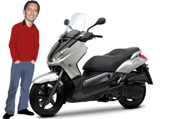 Gad Elmaleh en Yamaha X-Max