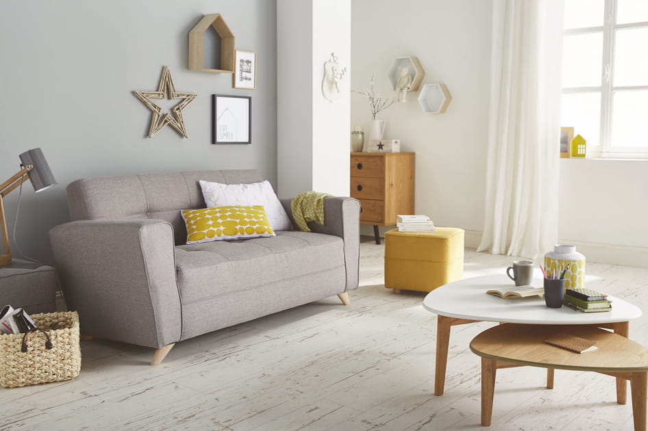 Un canap&eacute; convertible gris tendance