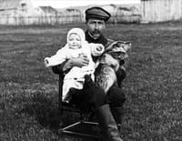 A chacun son histoire, Saint-Pierre-et-Miquelon : Louis Thomas, médecin photographe à Saint-Pierre-et-Miquelon