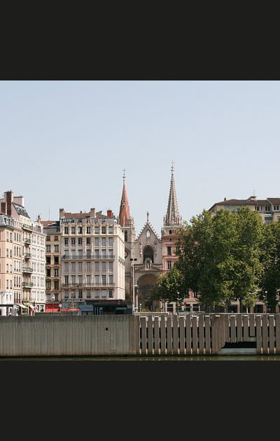 Une &eacute;glise pleine de contrastes