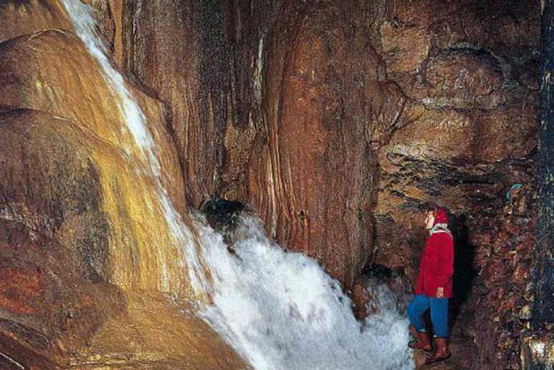 A la source de la rivière souterraine
