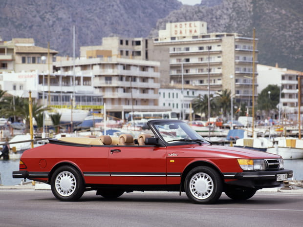SAAB 900 Convertible