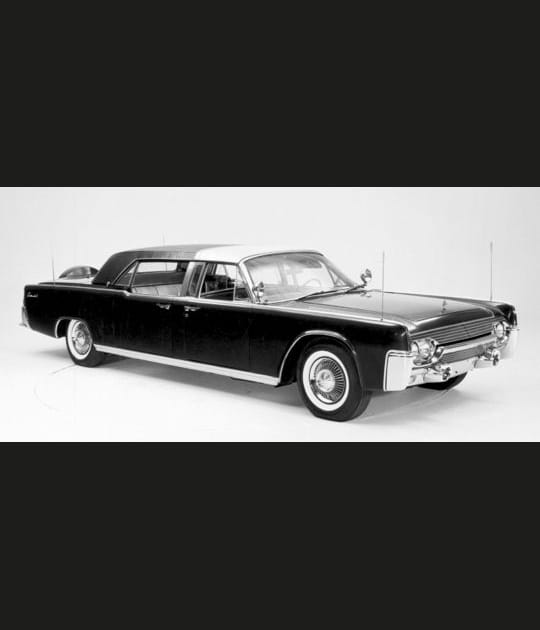 La tristement c&eacute;l&egrave;bre limousine de Kennedy