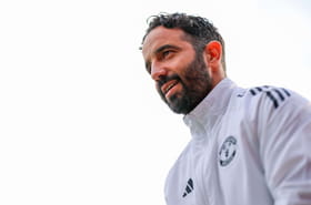 &quot;S'il n'&eacute;tait pas aussi beau, il pourrait &ecirc;tre renvoy&eacute;&quot;&nbsp;: Ruben Amorim s&eacute;v&egrave;rement tacl&eacute; par Jamie Carragher