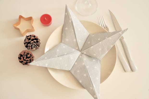 Pliage de serviette étoile de Noël