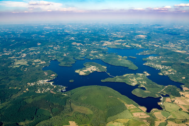 Le lac de Vassivière, plus vaste plan d'eau du Limousin