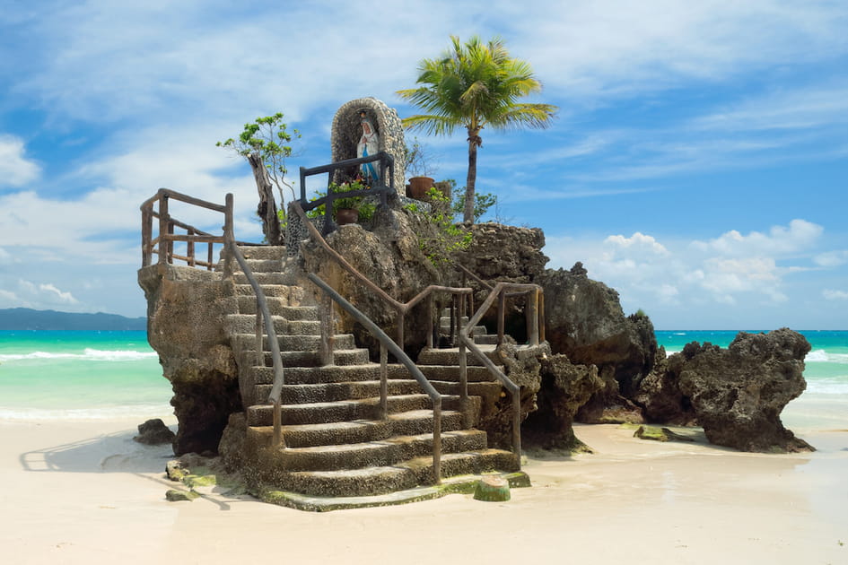 La plage blanche sur l'&icirc;le de Boracay aux Philippines