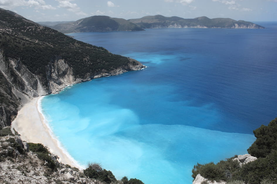 La plage de Myrtos dans les &icirc;les Ioniennes