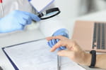 Ce signe au niveau de l'ongle peut révéler un cancer, "il faut se méfier quand on voit ça" d'après une dermatologue