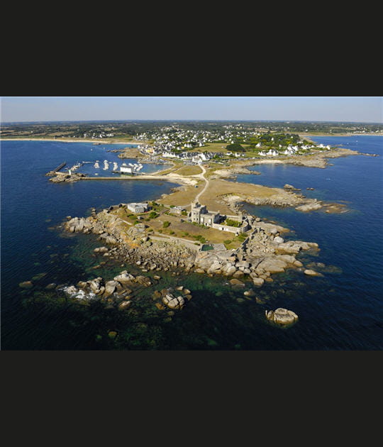 Tr&eacute;vignon, la pointe et le port