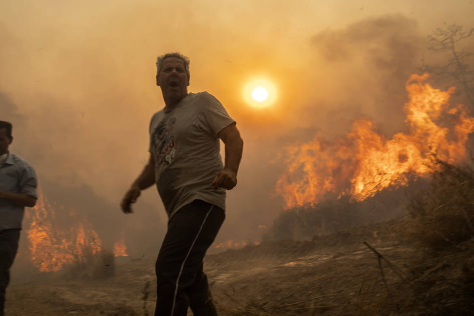 Les images saisissantes des incendies en Gr&egrave;ce