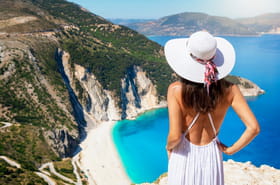 Moins ch&egrave;re que Santorin et presque sans touristes, cette destination a l'une des plus belles plages du monde