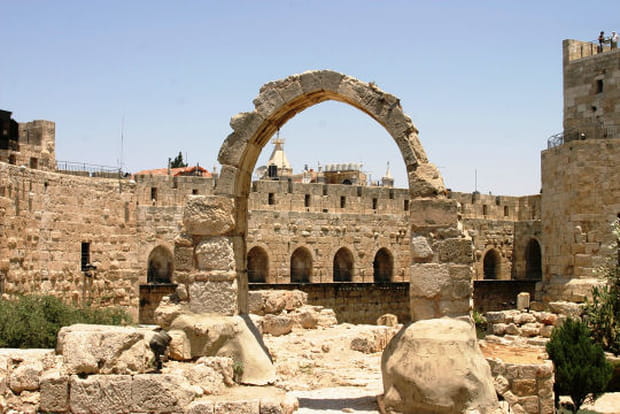 La Citadelle et son arc en ruines