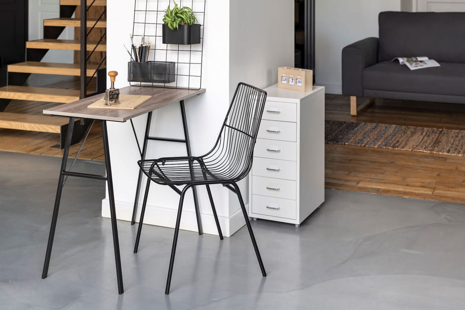 Un bureau situ&eacute; entre deux pi&egrave;ces