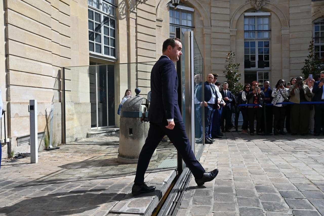Nouveau gouvernement : Lecornu déjà menacé par une censure à la veille d'une nouvelle réunion à Matignon