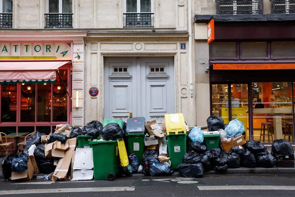 Devant les habitations parisienne, les poubelles restent