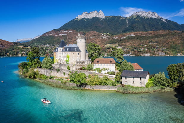 Le château de Duingt, secret au cœur du lac d'Annecy