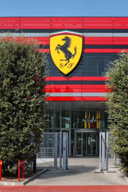 Ferrari suspend ses activit&eacute;s de production en Italie