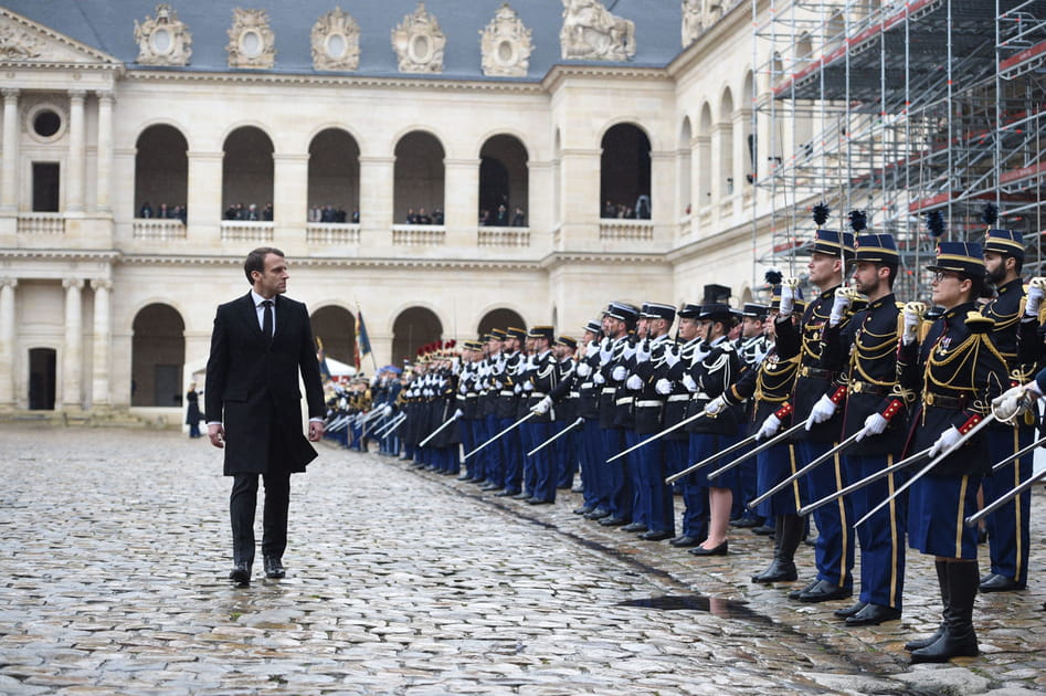 Passage des troupes en revue