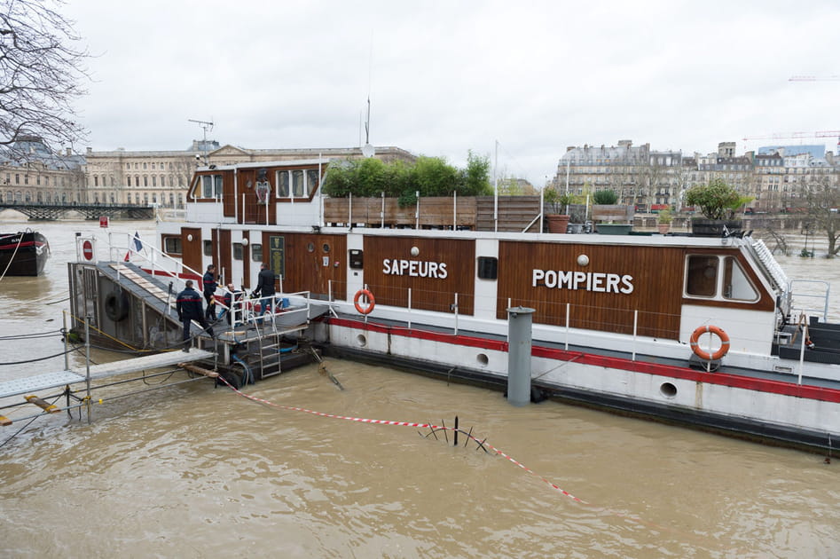 Pompiers inond&eacute;s